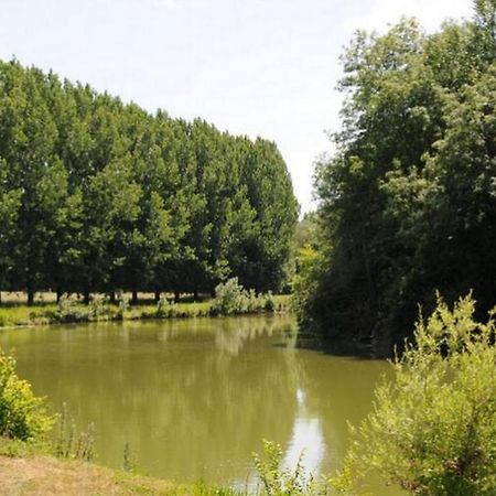 Camping Au Bord De L'Aisne Guignicourt Bagian luar foto