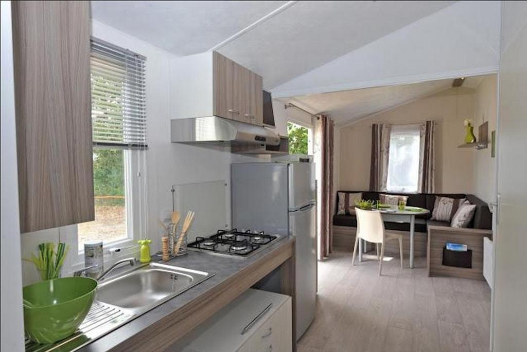 Camping Au Bord De L'Aisne Guignicourt Ruang foto