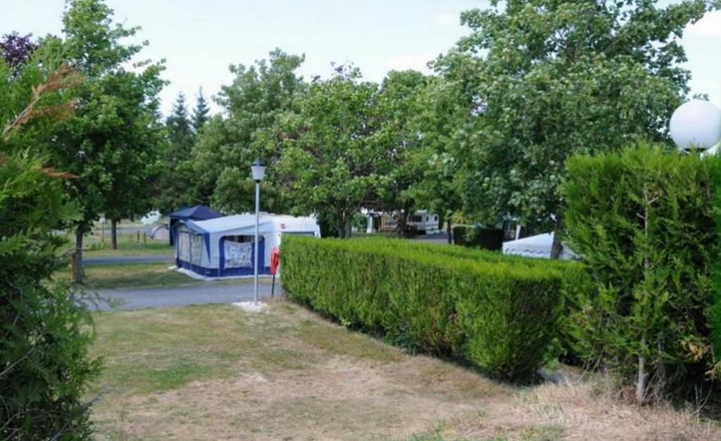 Camping Au Bord De L'Aisne Guignicourt Bagian luar foto
